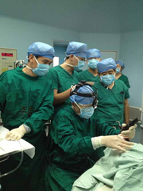 1耳鼻咽喉科開(kāi)展喉部二氧化碳激光手術(shù).JPG