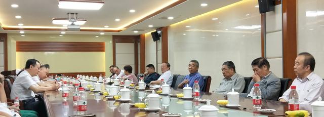 在發(fā)展中繼承，在傳承中創(chuàng)新：外科系召開科室院志編寫工作座談會