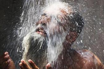 寒冬來臨，心腦血管病高發(fā)，老人們?nèi)绾晤A(yù)防？